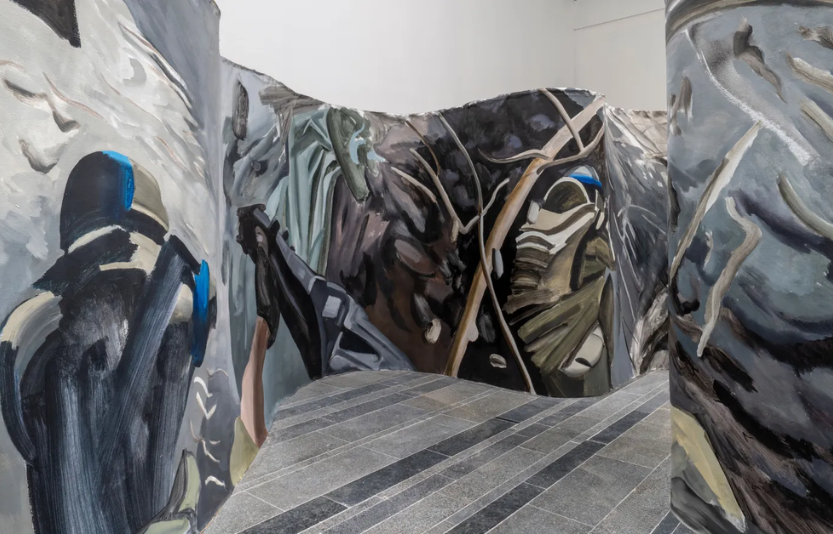 Відчути себе в окопі інсталяція Лесі Хоменко